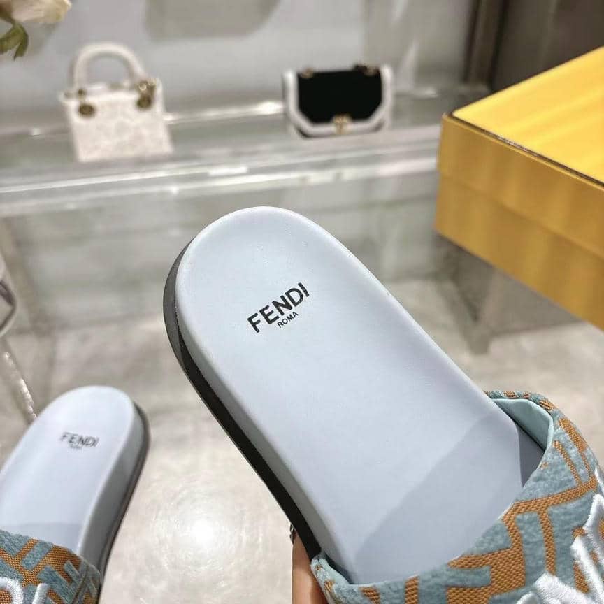 Fendi Slipper-15